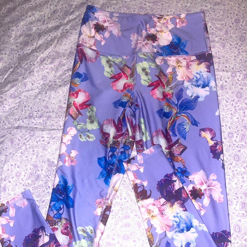 Floral Kyodan brand athletic leggings nwot
